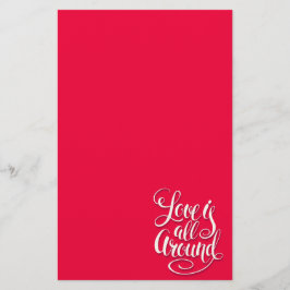 Liefde zit allemaal rond het script dat roze laat  briefpapier