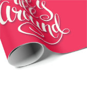 Liefde zit allemaal rond het script dat roze laat cadeaupapier (Rol Hoek)