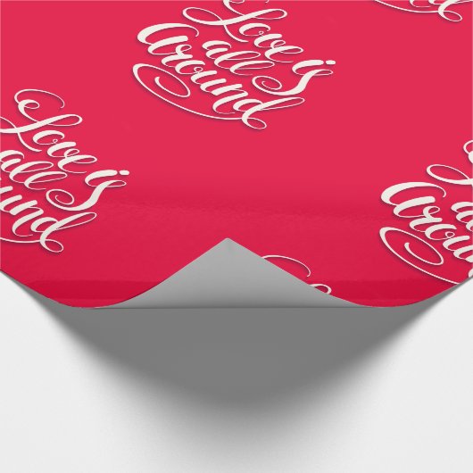 Liefde zit allemaal rond het script dat roze laat cadeaupapier (Hoek)