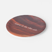 Liefde zit in de Borden van het aangepaste papier Papieren Bordje (Gekanteld)