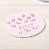 Liefde zit in de lucht roze harten ronde kartonnen onderzetter (Gebogen)