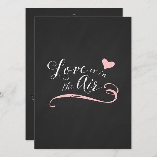 Liefde zit in het Air Chalkboard Wedding Kaart (Voorkant / Achterkant)