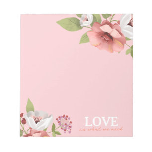 Liefdesbericht met roze bloemen op maat notitieblok