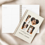 Liefdesfoto Instagram Moderne minimalistische brui Planner<br><div class="desc">De Love Photo Instagram Modern Minimal Gift Wedding Planner combineert praktische bruikbaarheid met sentimentaliteit voor het moderne paar. Met een schoon, minimalistisch ontwerp bevat deze planner een aanpasbare fotohoes, zodat u een gekoesterd geheugen kunt laten zien. Met doordachte secties voor het organiseren van elk detail, van locaties tot gastenlijsten, is...</div>