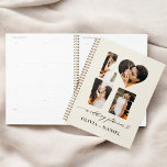 Liefdesfoto Instagram Moderne minimalistische brui Planner<br><div class="desc">De Love Photo Instagram Modern Minimal Gift Wedding Planner combineert praktische bruikbaarheid met sentimentaliteit voor het moderne paar. Met een schoon, minimalistisch ontwerp bevat deze planner een aanpasbare fotohoes, zodat u een gekoesterd geheugen kunt laten zien. Met doordachte secties voor het organiseren van elk detail, van locaties tot gastenlijsten, is...</div>