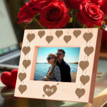 Liefdeshart met pijl en initialen van romantisch s