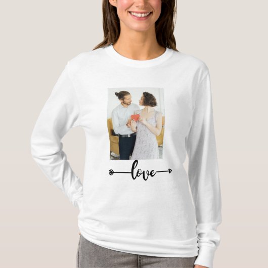 Liefdesscript met pijl – T-shirt voor romantische (Voorkant)