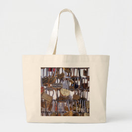 Liefdessloten en Eiffeltoren. Parijs. Frankrijk. T Grote Tote Bag
