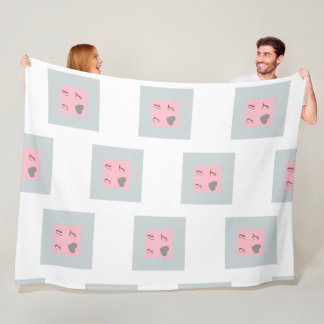 liefdestekst in een vierkant design roze en grijs fleece deken