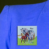 liefdevol moederpaard met bruin veulen gras vierkante button 5,1 cm