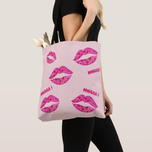 Liefdevolle lippen 01 MWAAA! Tote Bag (Dichtbij)