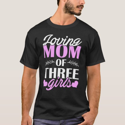 Liefdevolle moeder van drie meisjes in mama t-shirt (Voorkant)