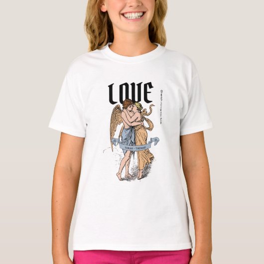 Liefdevolle Omhelzing – Illustratie van Romantisch T-shirt (Voorkant)