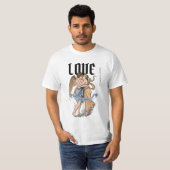 Liefdevolle Omhelzing – Illustratie van Romantisch T-shirt (Voorkant volledig)