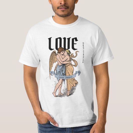 Liefdevolle Omhelzing – Illustratie van Romantisch T-shirt (Voorkant)