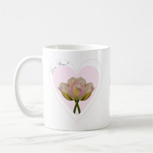 Liefdevolle tulpen in roze hart koffiemok