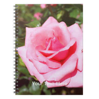 lieflijke roze roze roze bloem met zoete harten notitieboek