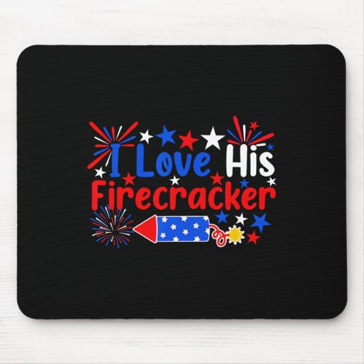 Liefs Zijn Firecracker Grappig 4th van Juli Vuurwe Muismat (Voorkant)