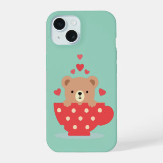 Lieve Beer in een Theekopje met Hartjes iPhone 15 Case