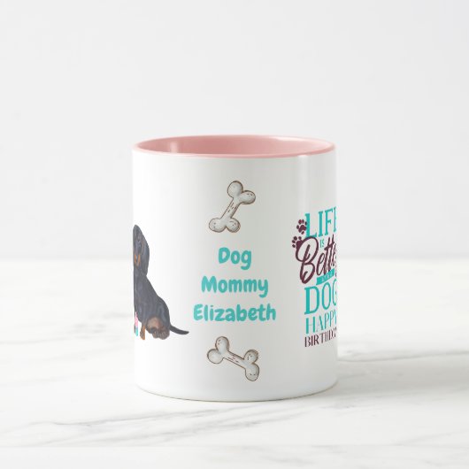 Lieve bruine Dachshund-hond houdt van mama-verjaar Mok (Midden)