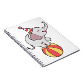 Lieve Circusolifant op een Bal – Illustratie voor  Notitieboek (Rechterzijde)