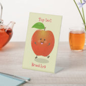 Lieve dansende appel cartoon illustratie reclamebord met voetstuk (Insitu)