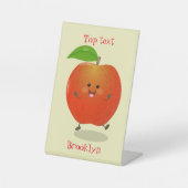 Lieve dansende appel cartoon illustratie reclamebord met voetstuk (Voorkant)