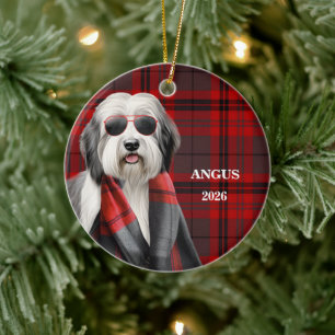 Lieve herdershond en rode geruite gepersonaliseerd keramisch ornament