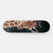 lieve jonge giraffe skateboard (Horizontaal)