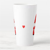 Lieve Kabouter Gekleed in Rood met Hart Latte Mok (Voorkant)