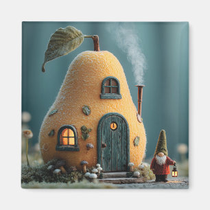 Lieve Kabouter Staat bij een Peer Feehuisje Magneet