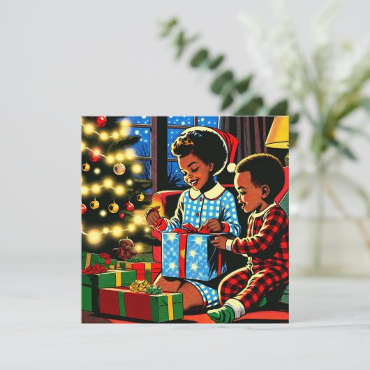 Lieve kinderen op kerstochtend gepersonaliseerd feestdagenkaart (Staand voorkant)