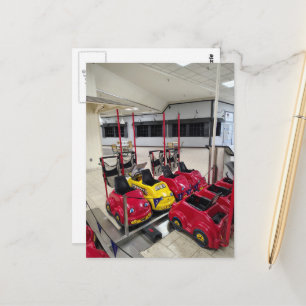 Lieve Kleurrijke Karretjes in Liminal Winkelcentru Briefkaart