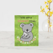 Lieve koala beer Schattige en grappige moederdag Kaart (Gele Bloem)