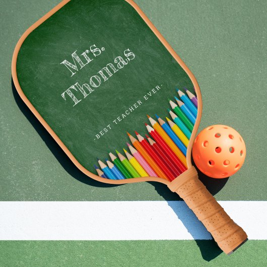 Lieve leraar schoolbord gekleurde potloden pickleball paddle