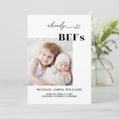 Lieve Minimalist Al BFFs Baby Aankondiging (Staand voorkant)
