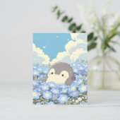 Lieve Pinguïn in Blauwe Bloemenweide Briefkaart (Staand voorkant)
