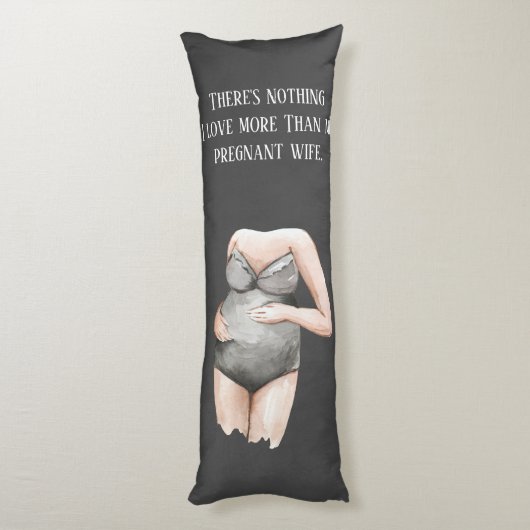 Lieve romantische vrouwen met een kinderwagen met  lichaamskussen (Achterkant (Verticaal))