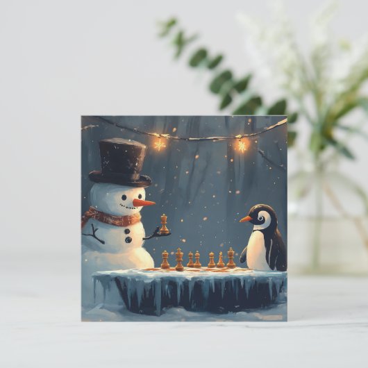 Lieve Sneeuwman en Pinguïn die Schaken Spelen Feestdagenkaart (Staand voorkant)