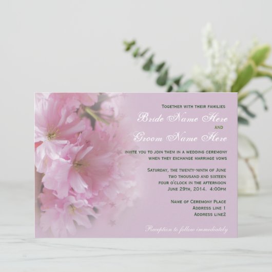 Lieve zachte roze kersen die op uitnodiging voor e (Staand voorkant)