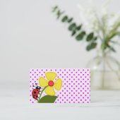 Lieveheersbeestje en bloem op Fuchsia Polka Dots Visitekaartje (Staand voorkant)