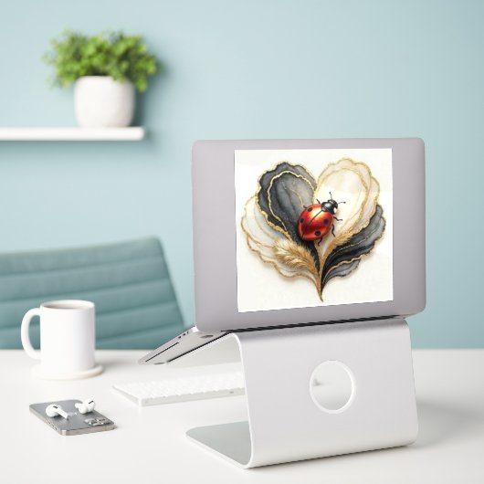 Lieveheersbeestje Hartblad Sticker (Laptop op bureau)