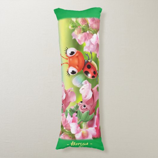 Lieveheersbeestje in bloementuin.Giant custom Lichaamskussen (Voorkant Verticaal)