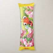 Lieveheersbeestje in bloementuin. Yellow Giant op  Lichaamskussen (Achterkant (Verticaal))