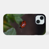 Lieveheersbeestje op Bloemen iPhone 15 Case (Achterkant horizontaal)