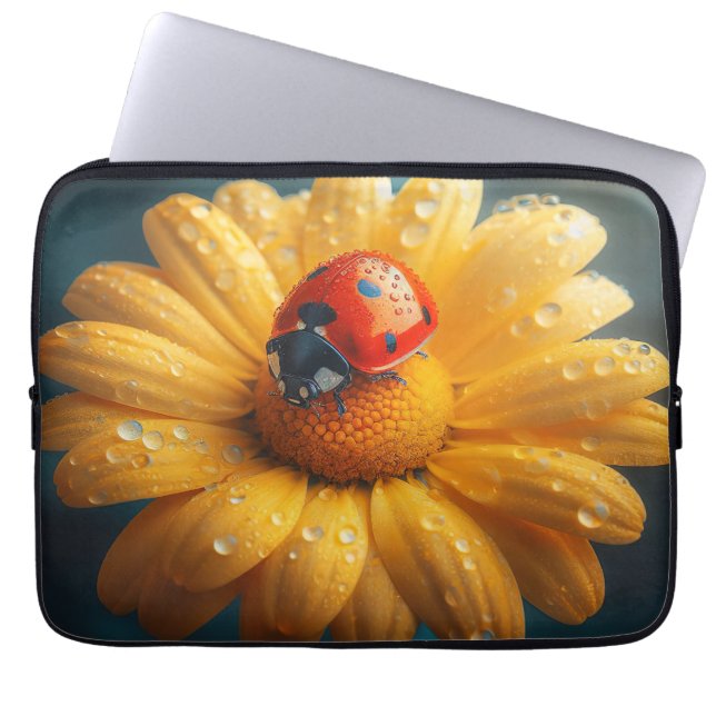 Lieveheersbeestje op een gele bloem macro laptop sleeve (Voorkant)