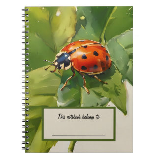 Lieveheersbeestje op groene bladeren spiraal notitieboek