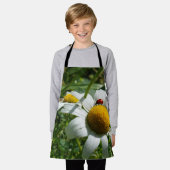 Lieveheersbeestje op margriet in de natuur. schort (Gedragen)