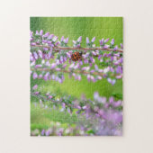 Lieveheersbeestje op paarse bloemen legpuzzel (Verticaal)