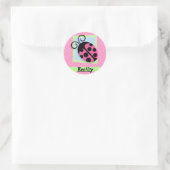 Lieveheersbeestje op roze & witte strepen ronde sticker (Tas)